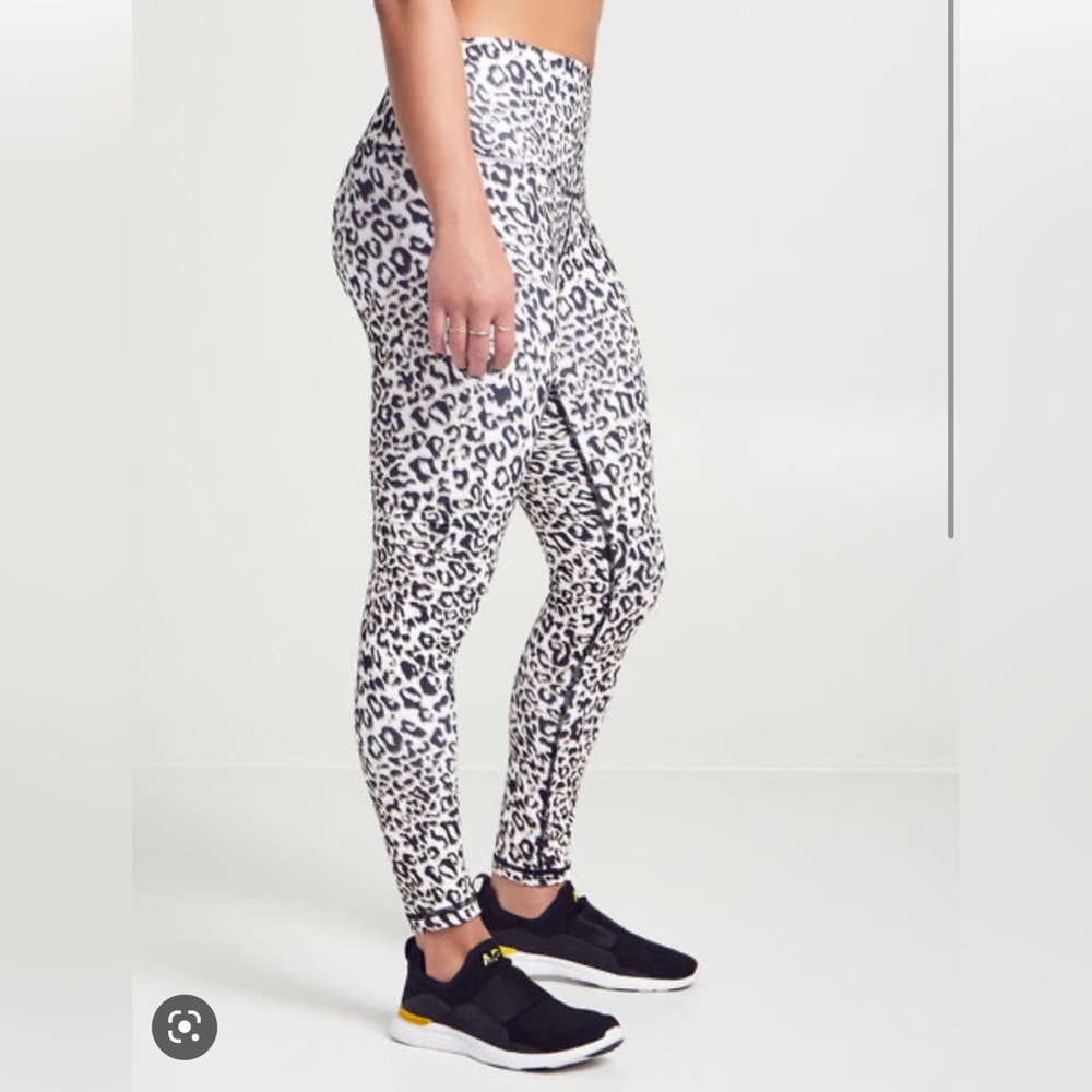 DYI white leopard print leggings size medium